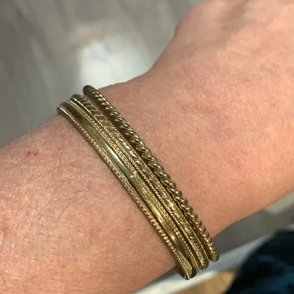 Three bracelets - Picture 4 of 8